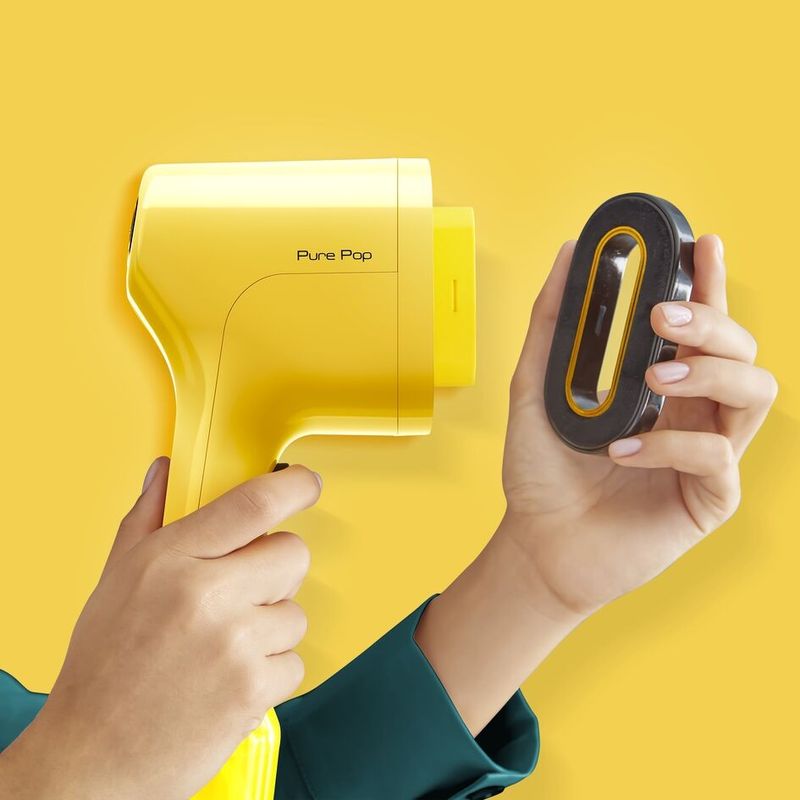 Electronice si Electrocasnice - Ingrijirea tesaturilor - Statii de calcat - Aparat de calcat vertical Tefal  PURE POP YELLOW DT2026E1, 1300W, 20 g/min, 70 ml, Auto-Off, pad reversibil, galben - Infinity.ro