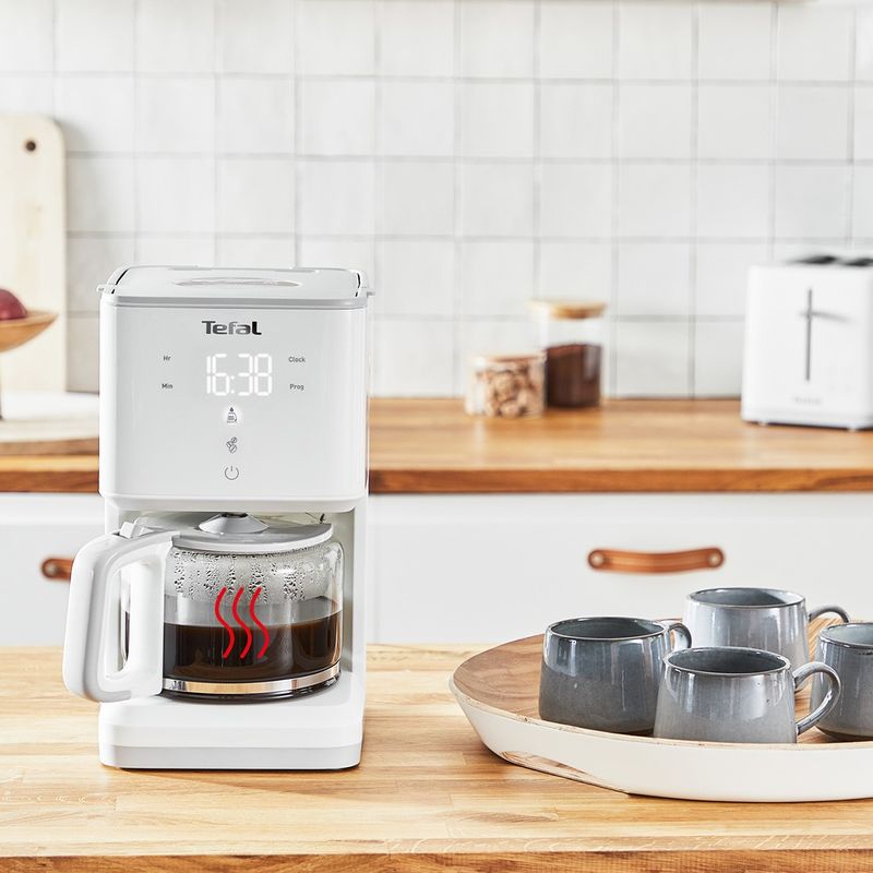 Electronice si Electrocasnice - Electrocasnice bucatarie - Preparare bauturi - Espressoare - Cafetiera Sense CM693110, ecran digital, functie Aroma, sistem antipicurare, oprire automata, 15 cesti, 1.25 L, alb - Infinity.ro