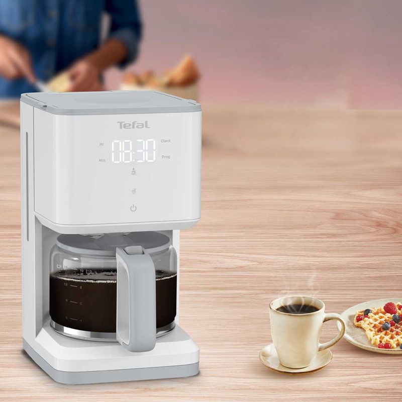 Electronice si Electrocasnice - Electrocasnice bucatarie - Preparare bauturi - Espressoare - Cafetiera Sense CM693110, ecran digital, functie Aroma, sistem antipicurare, oprire automata, 15 cesti, 1.25 L, alb - Infinity.ro