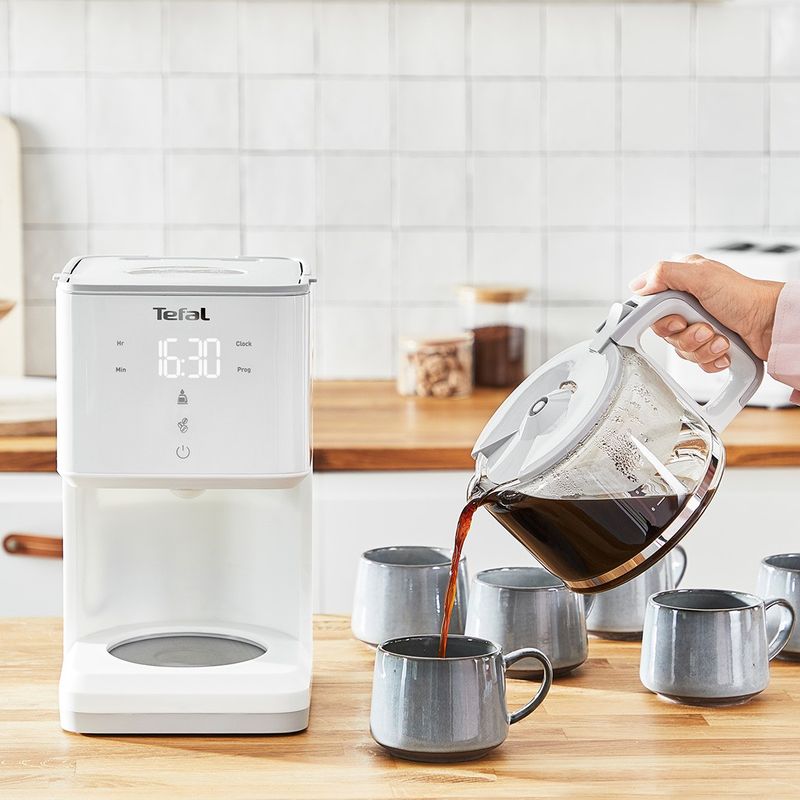 Electronice si Electrocasnice - Electrocasnice bucatarie - Preparare bauturi - Espressoare - Cafetiera Sense CM693110, ecran digital, functie Aroma, sistem antipicurare, oprire automata, 15 cesti, 1.25 L, alb - Infinity.ro