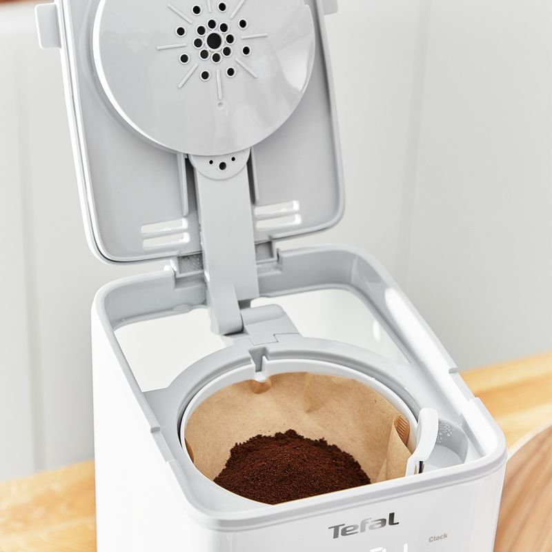 Electronice si Electrocasnice - Electrocasnice bucatarie - Preparare bauturi - Espressoare - Cafetiera Sense CM693110, ecran digital, functie Aroma, sistem antipicurare, oprire automata, 15 cesti, 1.25 L, alb - Infinity.ro
