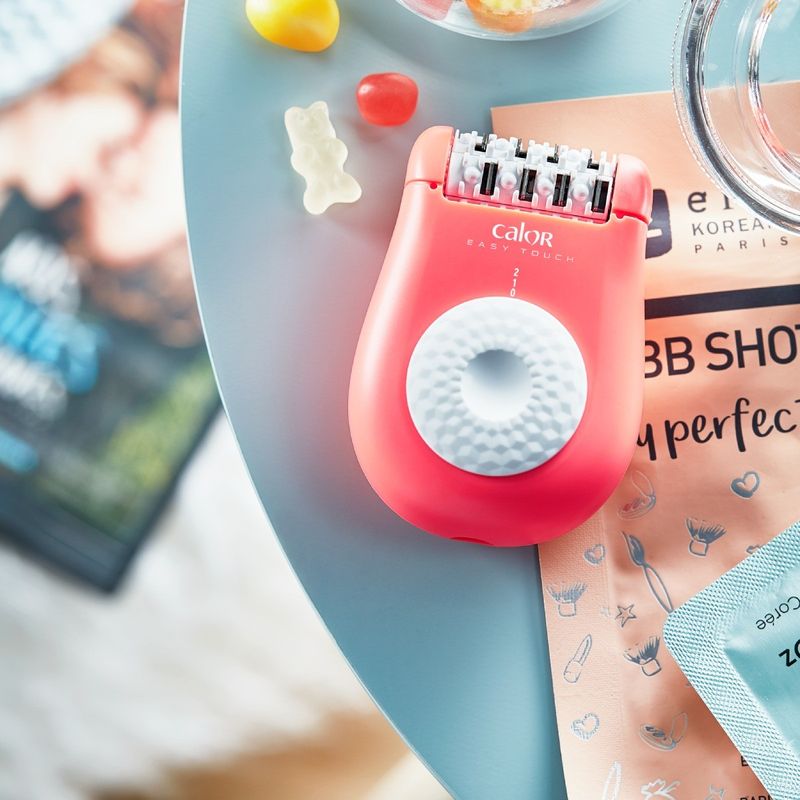 Ingrijire personala si Cosmetice - Aparate & accesorii ingrijire personala - Epilatoare si accesorii - Epilatoare - Epilator Rowenta Easy Touch EP1110F1, 24 pensete, compact, usor de utilizat, sistem de masaj cu bile, roz neon - Infinity.ro