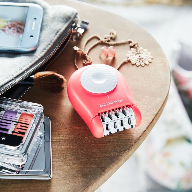 Ingrijire personala si Cosmetice - Aparate & accesorii ingrijire personala - Epilatoare si accesorii - Epilatoare - Epilator Rowenta Easy Touch EP1110F1, 24 pensete, compact, usor de utilizat, sistem de masaj cu bile, roz neon - Infinity.ro