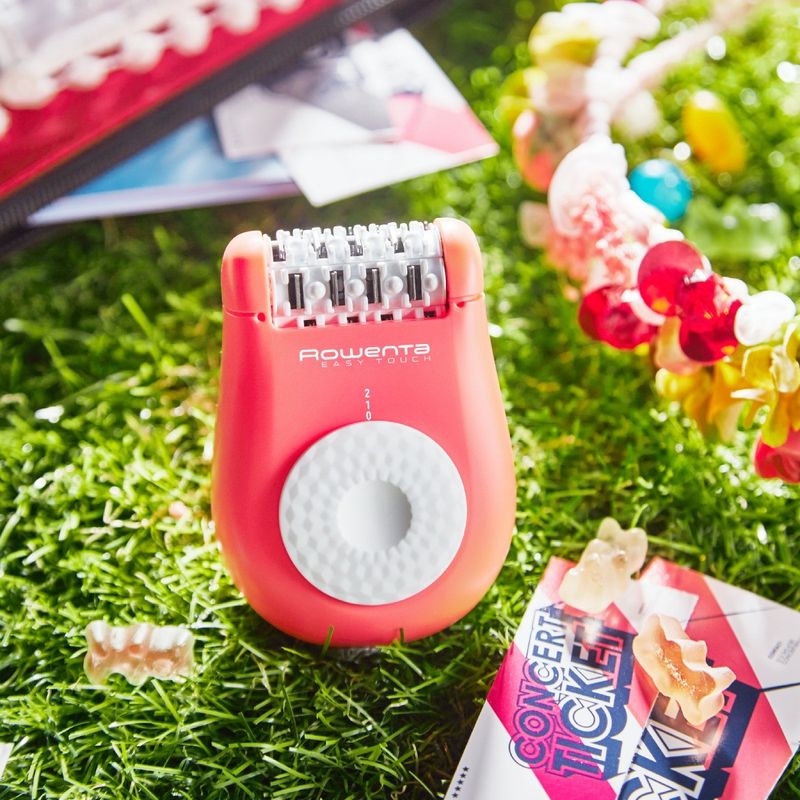 Ingrijire personala si Cosmetice - Aparate & accesorii ingrijire personala - Epilatoare si accesorii - Epilatoare - Epilator Rowenta Easy Touch EP1110F1, 24 pensete, compact, usor de utilizat, sistem de masaj cu bile, roz neon - Infinity.ro