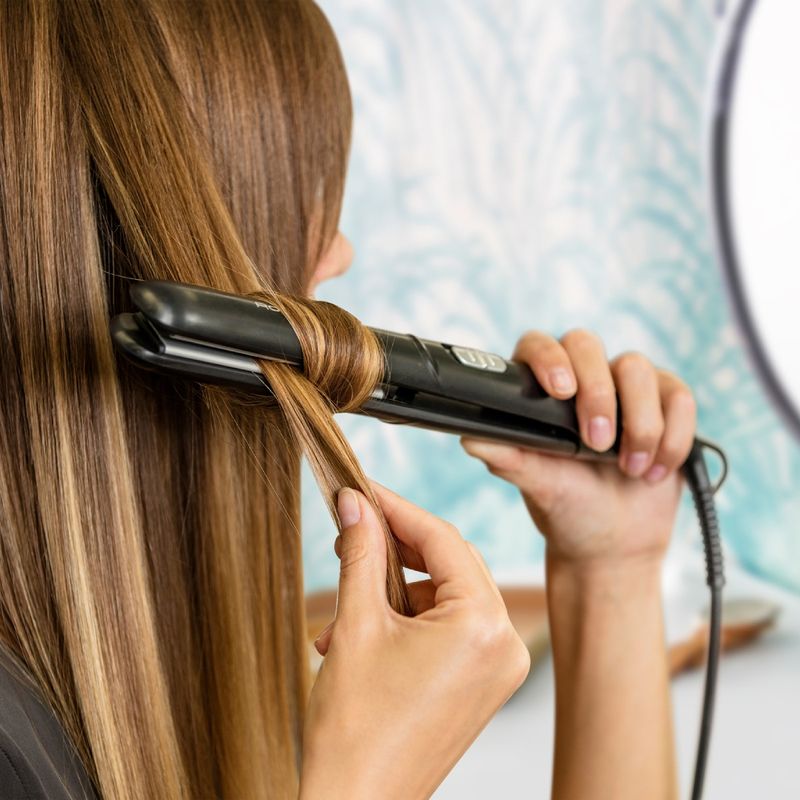 Ingrijire personala si Cosmetice - Aparate & accesorii ingrijire personala - Hair styling - Placi de indreptat parul - Placa de par Rowenta Express Style SF1810F0, invelis Ceramic Tourmaline, 2 trepte de temperatura, negru & argintiu - Infinity.ro