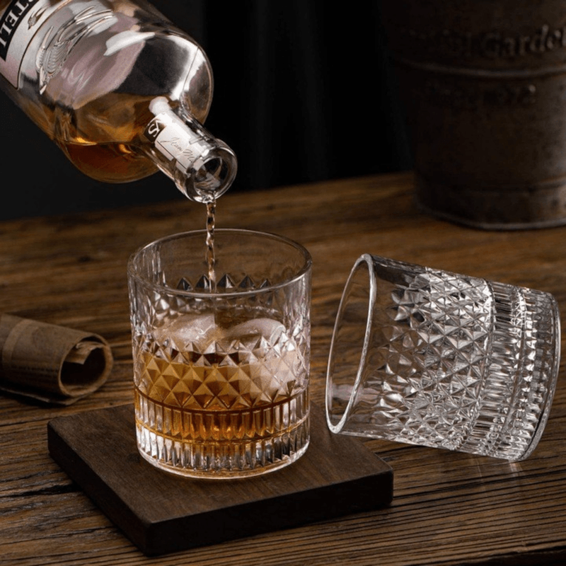 Casa si Gradina - Bucatarie si vesela - Cani si pahare - Pahare - Set 6 pahare cristal MADGENIX Noble 215ml pentru whisky si bourbon, design elegant cu taieturi geometrice in relief, pahare tip tumbler joase ideal cadou - Infinity.ro
