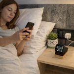 Laptop, Telefoane si Tablete - Wearables si gadgeturi - Wearables - Accesorii wearables - Suport Incarcare compatibil cu Apple Watch (Incarcatorul magnetic nu este inclus), maro - Infinity.ro