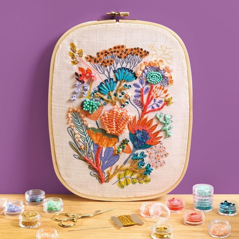 Jucarii, Copii si Bebe - Jucarii si jocuri - Jucarii & jocuri educative - Seturi de artizanat - Atelier creativ 58 pentru adulti Broderie cu mărgele, Djeco - Infinity.ro
