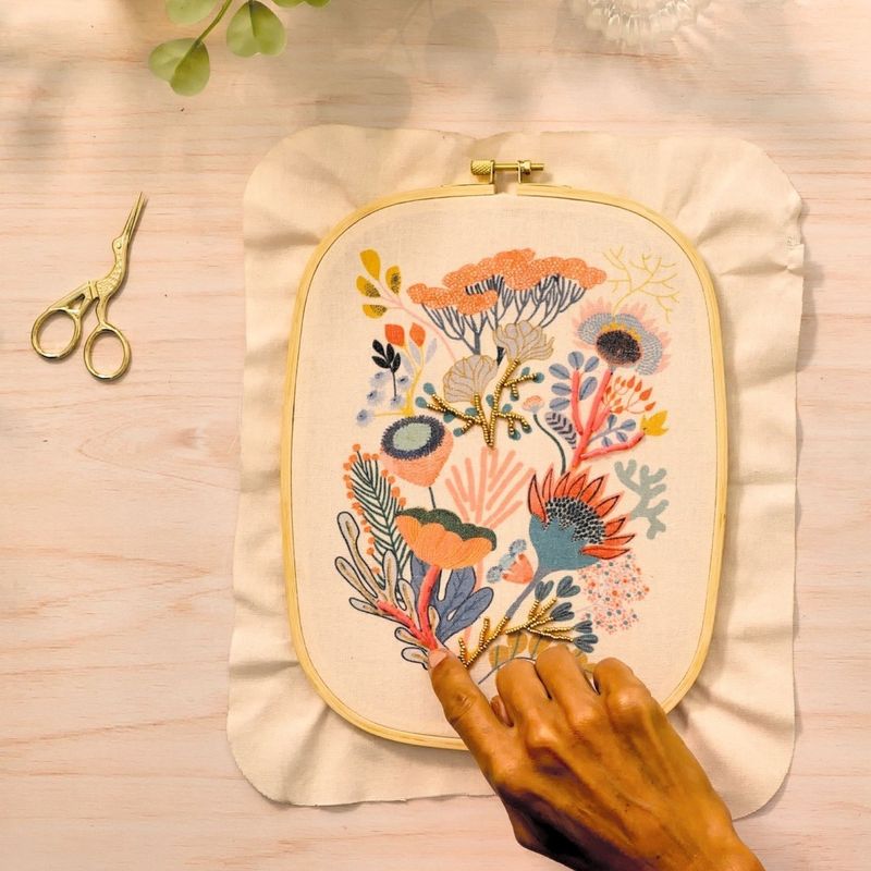 Jucarii, Copii si Bebe - Jucarii si jocuri - Jucarii & jocuri educative - Seturi de artizanat - Atelier creativ 58 pentru adulti Broderie cu mărgele, Djeco - Infinity.ro