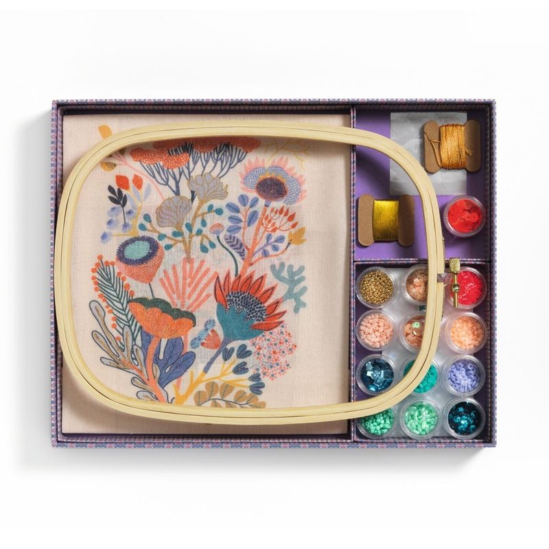 Jucarii, Copii si Bebe - Jucarii si jocuri - Jucarii & jocuri educative - Seturi de artizanat - Atelier creativ 58 pentru adulti Broderie cu mărgele, Djeco - Infinity.ro