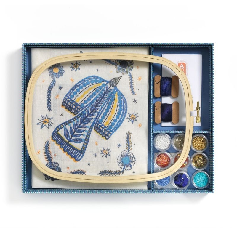 Jucarii, Copii si Bebe - Jucarii si jocuri - Jucarii & jocuri educative - Seturi de artizanat - Atelier creativ 59 pentru adulti Broderie cu margele, Djeco - Infinity.ro