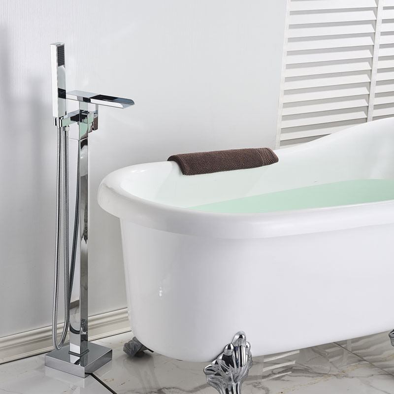 Casa si Gradina - Sanitare - Lavoar baie si accesorii - Baterii sanitare - Baterie cada Free standing, Blackswan, Tip Cascada cu LED M63, model crom lucios, dimensiune 98 cm - Infinity.ro