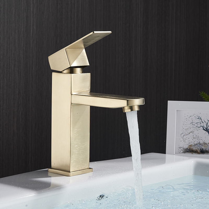 Casa si Gradina - Sanitare - Lavoar baie si accesorii - Baterii sanitare - Baterie chiuveta baie, Blackswan, Tip M107, model auriu scurt, dimensiune 18.5 cm - Infinity.ro