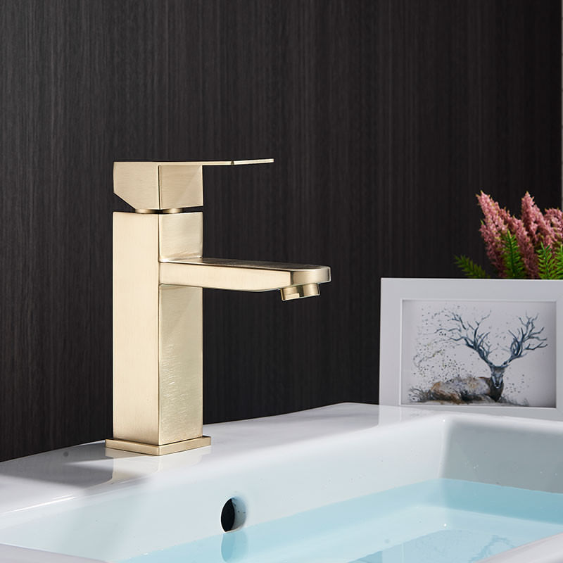 Casa si Gradina - Sanitare - Lavoar baie si accesorii - Baterii sanitare - Baterie chiuveta baie, Blackswan, Tip M107, model auriu scurt, dimensiune 18.5 cm - Infinity.ro