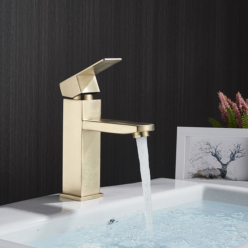 Casa si Gradina - Sanitare - Lavoar baie si accesorii - Baterii sanitare - Baterie chiuveta baie, Blackswan, Tip M107, model auriu scurt, dimensiune 18.5 cm - Infinity.ro