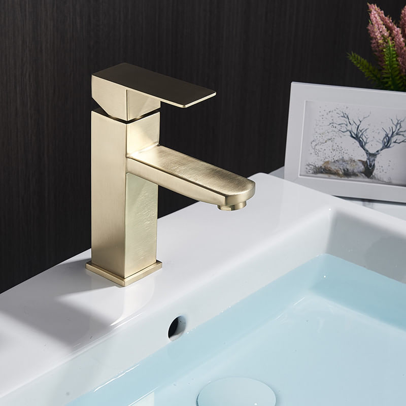 Casa si Gradina - Sanitare - Lavoar baie si accesorii - Baterii sanitare - Baterie chiuveta baie, Blackswan, Tip M107, model auriu scurt, dimensiune 18.5 cm - Infinity.ro