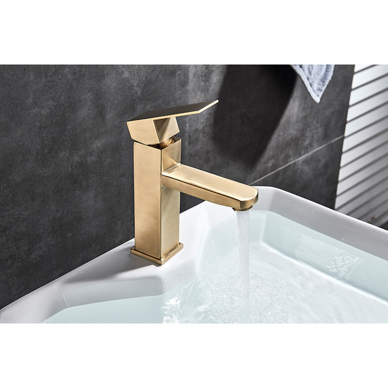 Casa si Gradina - Sanitare - Lavoar baie si accesorii - Baterii sanitare - Baterie chiuveta baie, Blackswan, Tip M107, model auriu scurt, dimensiune 18.5 cm - Infinity.ro
