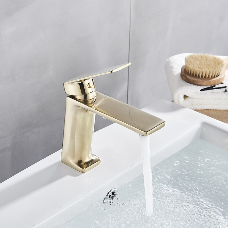 Casa si Gradina - Sanitare - Lavoar baie si accesorii - Baterii sanitare - Baterie chiuveta baie, Blackswan, Tip M118, model auriu lucios, dimensiune 16 cm - Infinity.ro