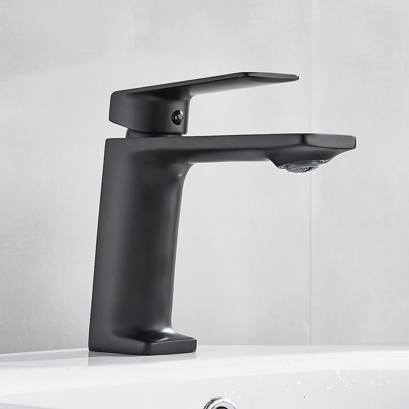 Casa si Gradina - Sanitare - Lavoar baie si accesorii - Baterii sanitare - Baterie chiuveta baie, Blackswan, Tip M117, model negru mat, dimensiune 16 cm - Infinity.ro