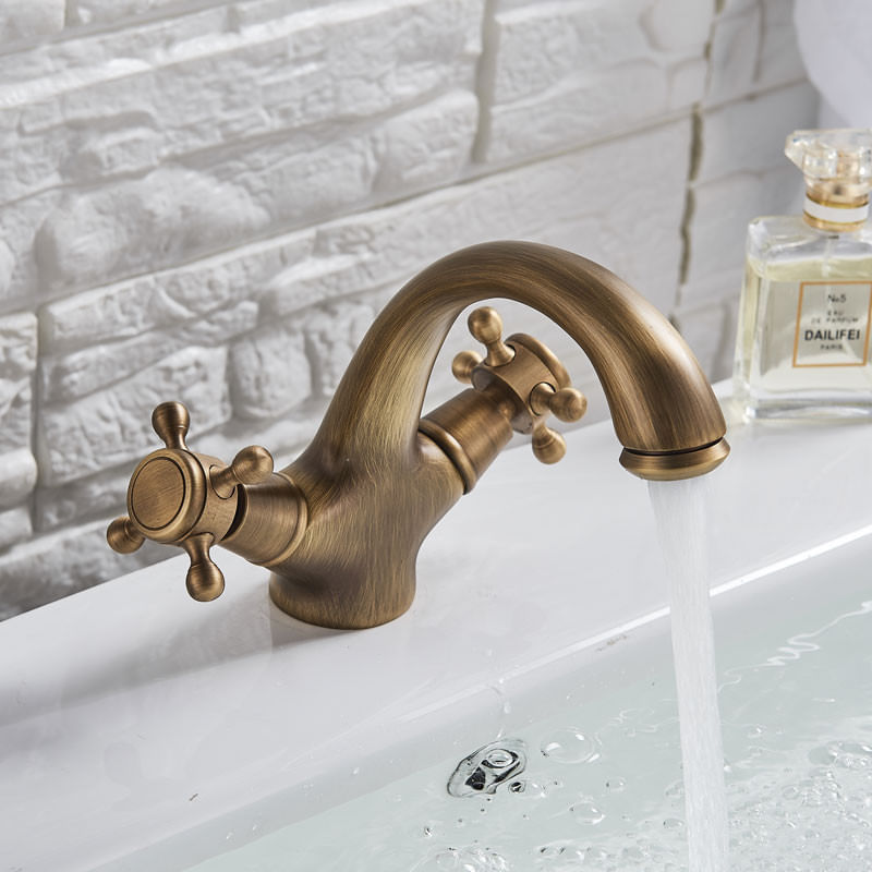 Casa si Gradina - Sanitare - Lavoar baie si accesorii - Baterii sanitare - Baterie chiuveta baie, Blackswan, Tip M144, model bronz antichizat, dimensiune 14 cm - Infinity.ro