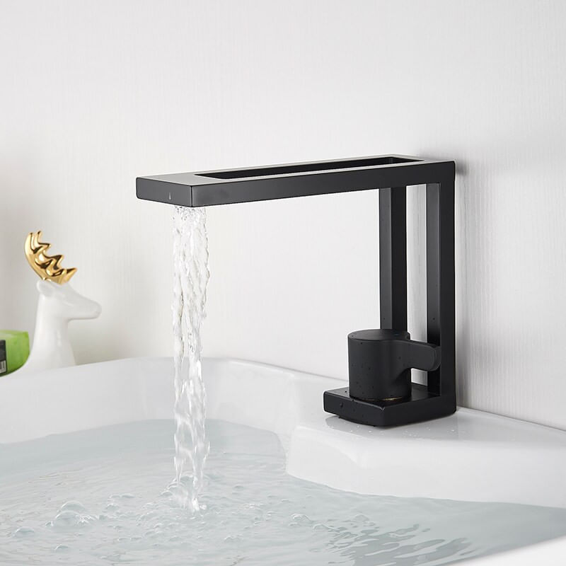 Casa si Gradina - Sanitare - Lavoar baie si accesorii - Baterii sanitare - Baterie chiuveta baie, Blackswan, Tip M156, model negru mat, dimensiune 18 cm - Infinity.ro