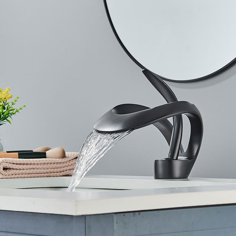 Casa si Gradina - Sanitare - Lavoar baie si accesorii - Baterii sanitare - Baterie chiuveta baie, Blackswan, Tip M179, model negru mat cu pipa tip cascada, dimensiune 15 cm - Infinity.ro