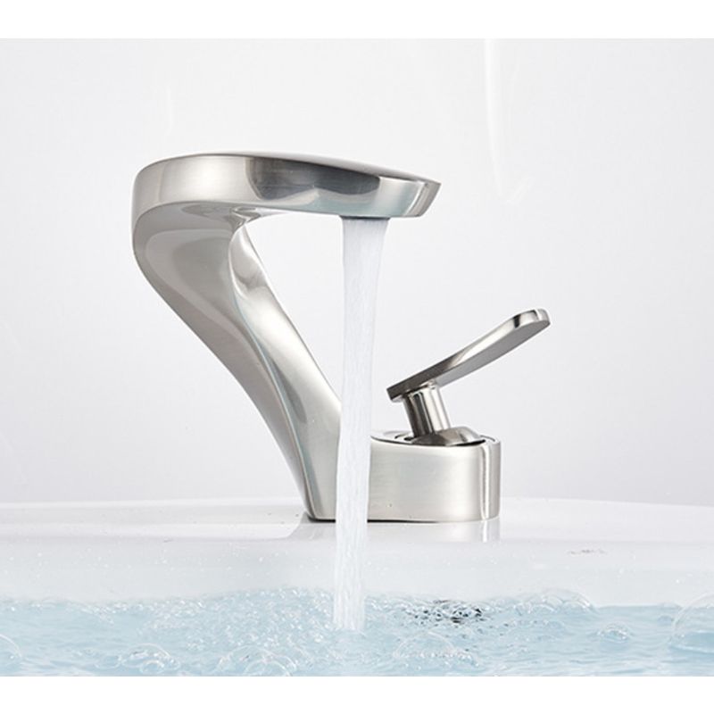 Casa si Gradina - Sanitare - Lavoar baie si accesorii - Baterii sanitare - Baterie chiuveta baie, Blackswan, Tip M16, model nichel mat, dimensiune 14.5 cm - Infinity.ro