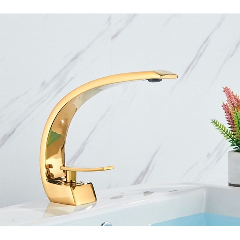 Casa si Gradina - Sanitare - Lavoar baie si accesorii - Baterii sanitare - Baterie chiuveta baie, Blackswan, Tip M174, model auriu, dimensiune 22 cm - Infinity.ro
