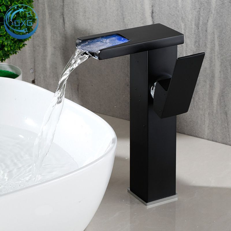 Casa si Gradina - Sanitare - Lavoar baie si accesorii - Baterii sanitare - Baterie chiuveta baie, Blackswan, Tip M187, model negru inalt cu pipa tip cascada si LED, dimensiune 24 cm - Infinity.ro