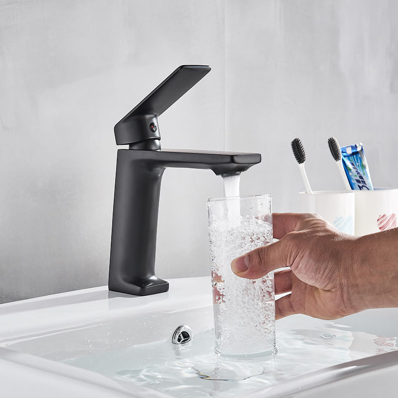 Casa si Gradina - Sanitare - Lavoar baie si accesorii - Baterii sanitare - Baterie chiuveta baie, Blackswan, Tip M117, model negru mat, dimensiune 16 cm - Infinity.ro