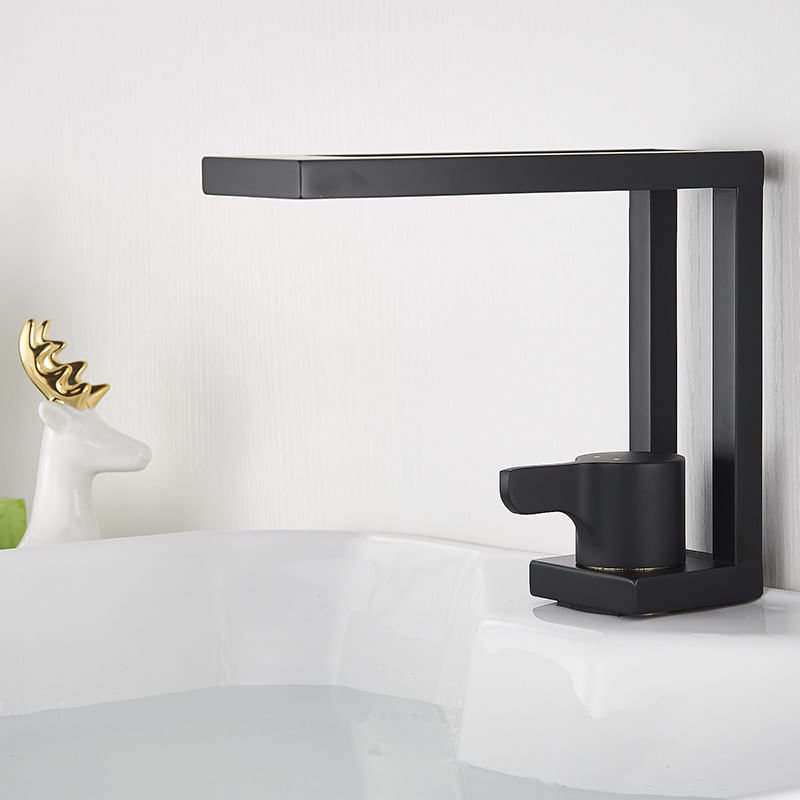 Casa si Gradina - Sanitare - Lavoar baie si accesorii - Baterii sanitare - Baterie chiuveta baie, Blackswan, Tip M156, model negru mat, dimensiune 18 cm - Infinity.ro