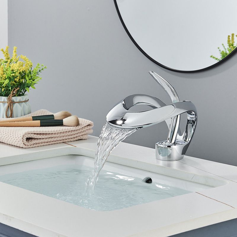 Casa si Gradina - Sanitare - Lavoar baie si accesorii - Baterii sanitare - Baterie chiuveta baie, Blackswan, Tip M180, model crom cu pipa tip cascada, dimensiune 15 cm - Infinity.ro