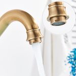 Casa si Gradina - Sanitare - Lavoar baie si accesorii - Baterii sanitare - Baterie chiuveta baie, Blackswan, Tip M148, model bronz antichizat scurt, dimensiune 21.5 cm - Infinity.ro