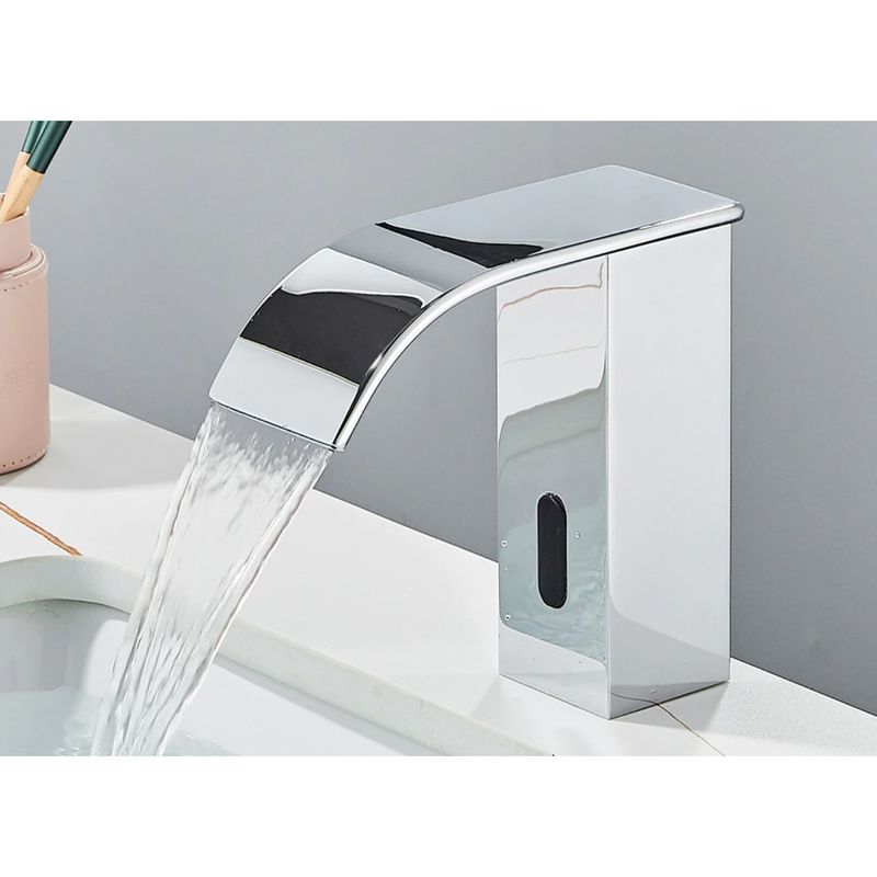 Casa si Gradina - Sanitare - Lavoar baie si accesorii - Baterii sanitare - Baterie chiuveta baie, Blackswan, Tip M185, model crom scurt cu pipa tip cascada si senzor, dimensiune 15 cm - Infinity.ro