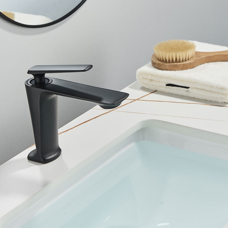 Casa si Gradina - Sanitare - Lavoar baie si accesorii - Baterii sanitare - Baterie chiuveta baie, Blackswan, Tip M199, model negru mat scurt, dimensiune 16 cm - Infinity.ro