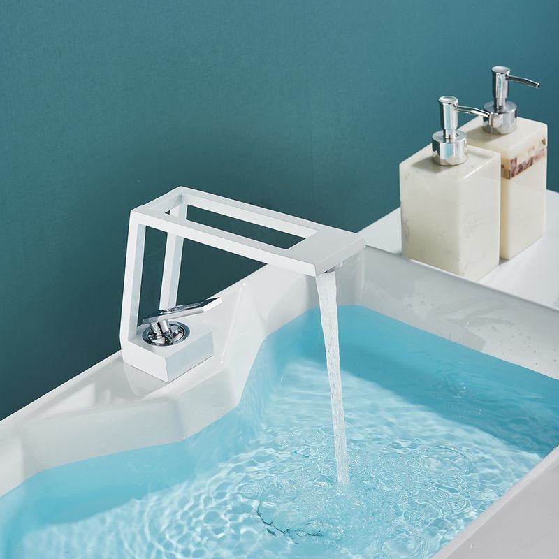 Casa si Gradina - Sanitare - Lavoar baie si accesorii - Baterii sanitare - Baterie chiuveta baie, Blackswan, Tip M120, model alb/ crom, dimensiune 19 cm - Infinity.ro