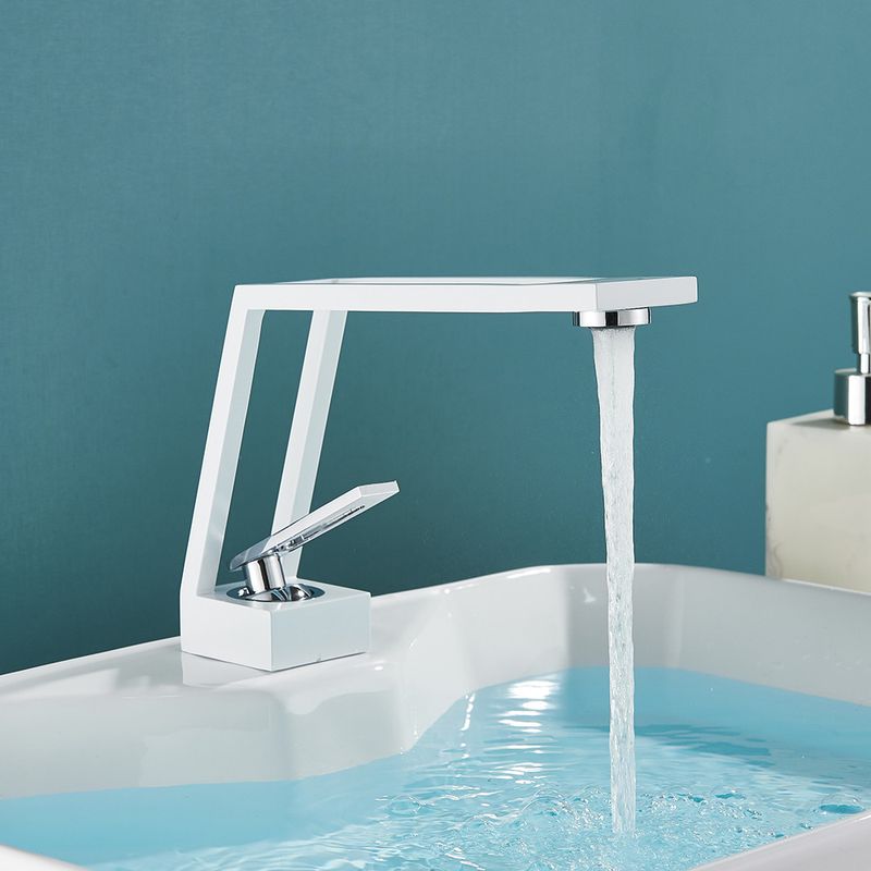 Casa si Gradina - Sanitare - Lavoar baie si accesorii - Baterii sanitare - Baterie chiuveta baie, Blackswan, Tip M120, model alb/ crom, dimensiune 19 cm - Infinity.ro