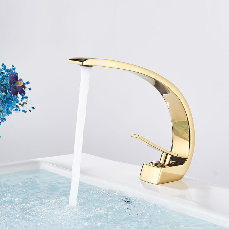 Casa si Gradina - Sanitare - Lavoar baie si accesorii - Baterii sanitare - Baterie chiuveta baie, Blackswan, Tip M174, model auriu, dimensiune 22 cm - Infinity.ro