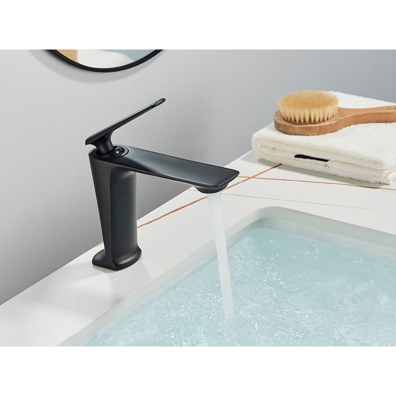 Casa si Gradina - Sanitare - Lavoar baie si accesorii - Baterii sanitare - Baterie chiuveta baie, Blackswan, Tip M199, model negru mat scurt, dimensiune 16 cm - Infinity.ro
