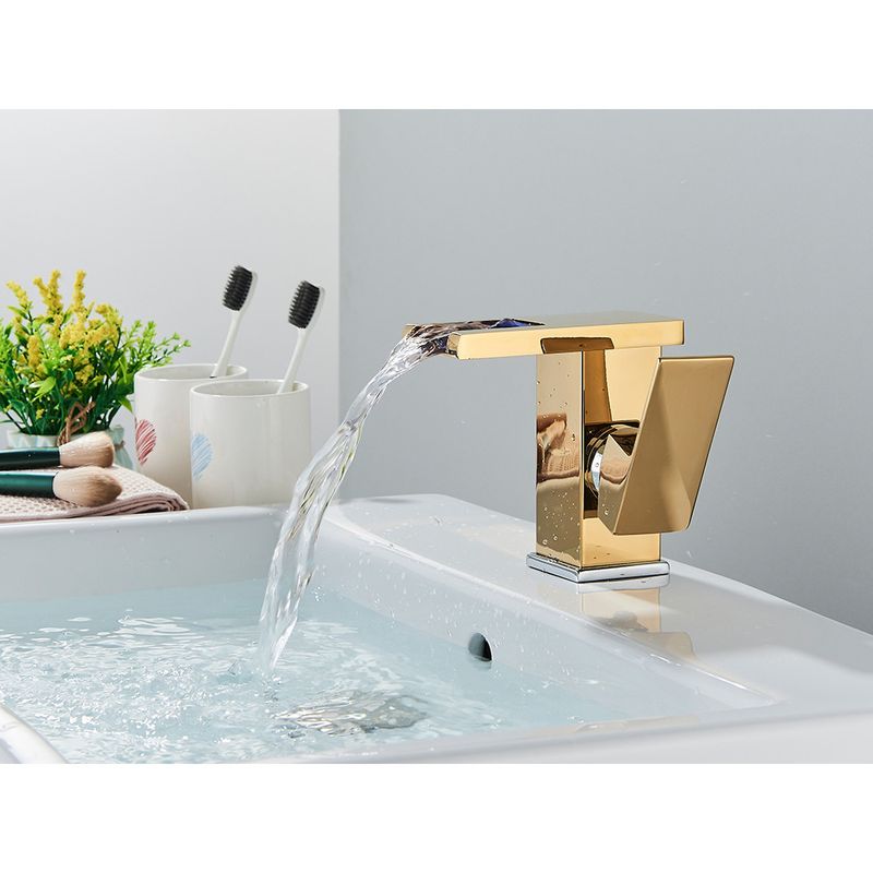 Casa si Gradina - Sanitare - Lavoar baie si accesorii - Baterii sanitare - Baterie chiuveta baie, Blackswan, Tip M191, model auriu/ crom scurt cu pipa tip cascada si LED, dimensiune 12.5 cm - Infinity.ro
