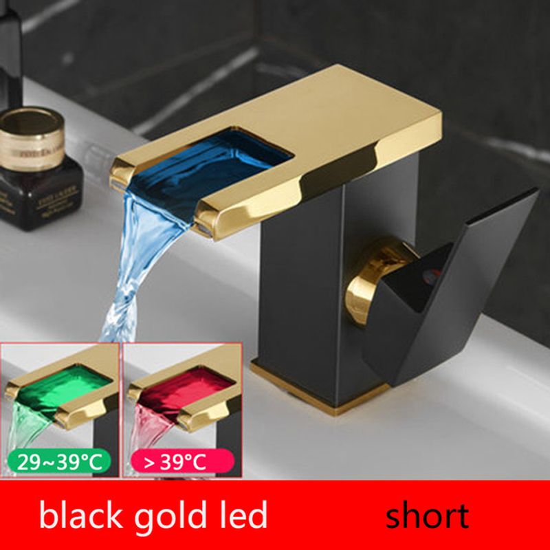 Casa si Gradina - Sanitare - Lavoar baie si accesorii - Baterii sanitare - Baterie chiuveta baie, Blackswan, Tip M194, model negru/ auriu scurt cu pipa tip cascada si LED, dimensiune 12.5 cm - Infinity.ro