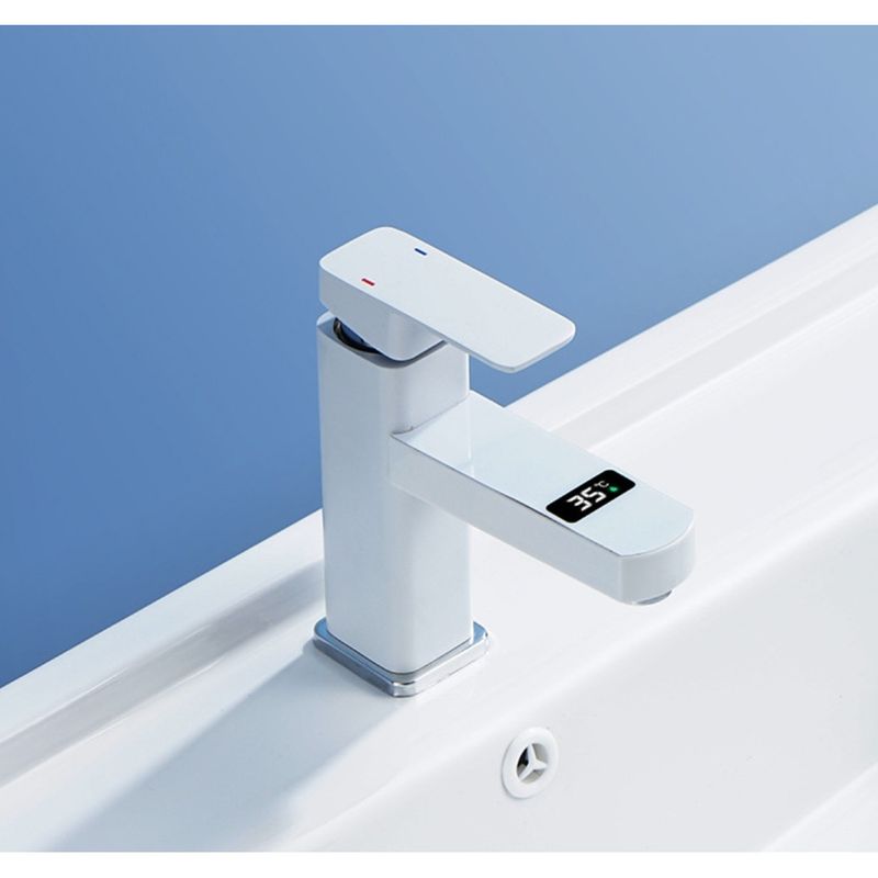 Casa si Gradina - Sanitare - Lavoar baie si accesorii - Baterii sanitare - Baterie chiuveta baie, Blackswan, Tip M211, model alb, cu afisaj LCD, dimensiune 17.5 cm - Infinity.ro