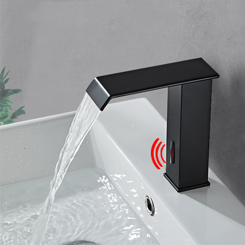 Casa si Gradina - Sanitare - Lavoar baie si accesorii - Baterii sanitare - Baterie chiuveta baie, Blackswan, Tip M181, model negru cu pipa tip cascada si senzor, dimensiune 17.5 cm - Infinity.ro