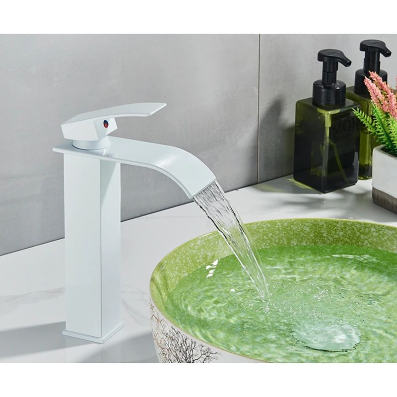 Casa si Gradina - Sanitare - Lavoar baie si accesorii - Baterii sanitare - Baterie chiuveta baie, Blackswan, Tip M161, model alb mat cu pipa tip cascada, dimensiune 25 cm - Infinity.ro