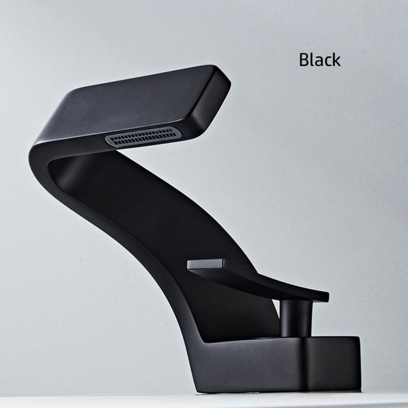 Casa si Gradina - Sanitare - Lavoar baie si accesorii - Baterii sanitare - Baterie chiuveta baie, Blackswan, Tip M203, model negru cu pipa tip cascada, dimensiune 15 cm - Infinity.ro