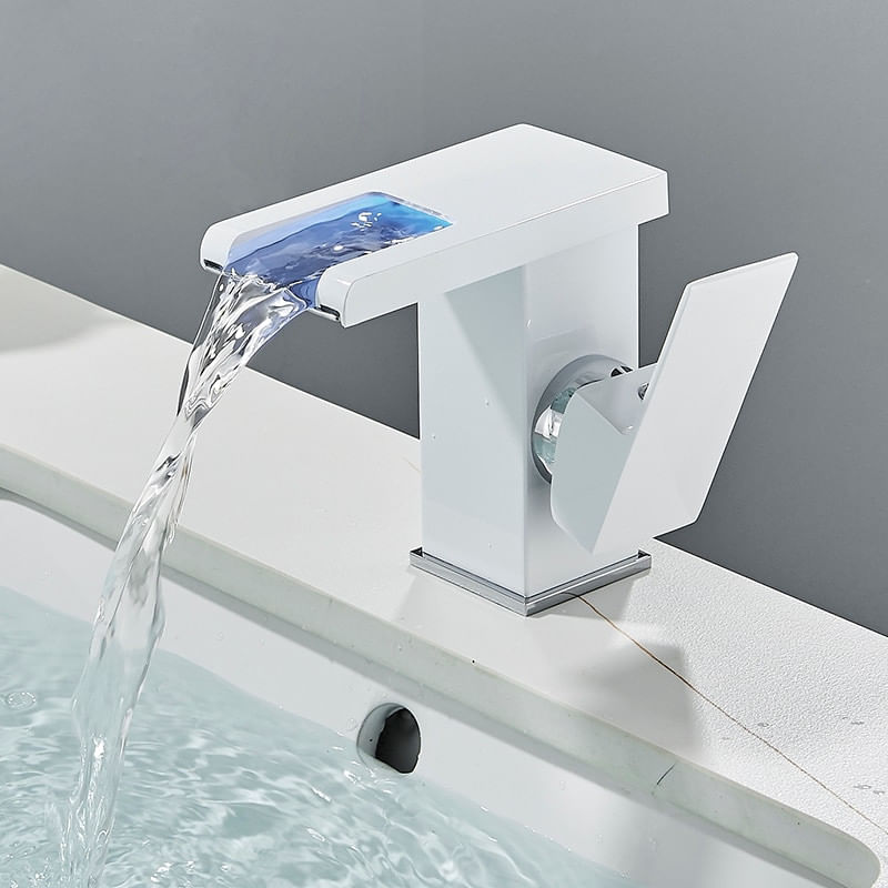 Casa si Gradina - Sanitare - Lavoar baie si accesorii - Baterii sanitare - Baterie chiuveta baie, Blackswan, Tip M190, model alb scurt cu pipa tip cascada si LED, dimensiune 12.5 cm - Infinity.ro