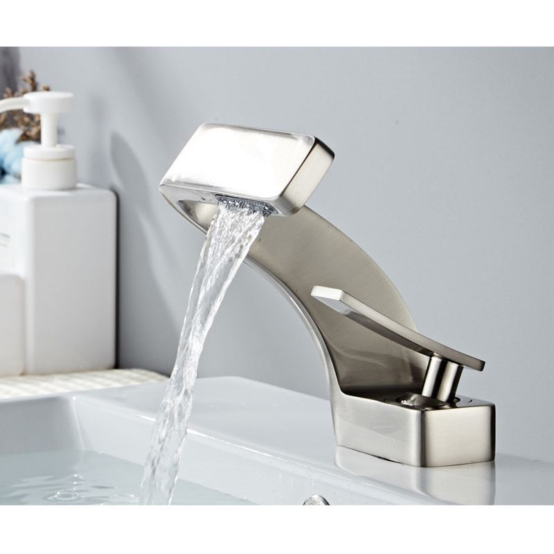 Casa si Gradina - Sanitare - Lavoar baie si accesorii - Baterii sanitare - Baterie chiuveta baie, Blackswan, Tip M205, model nichel cu pipa tip cascada, dimensiune 15 cm - Infinity.ro