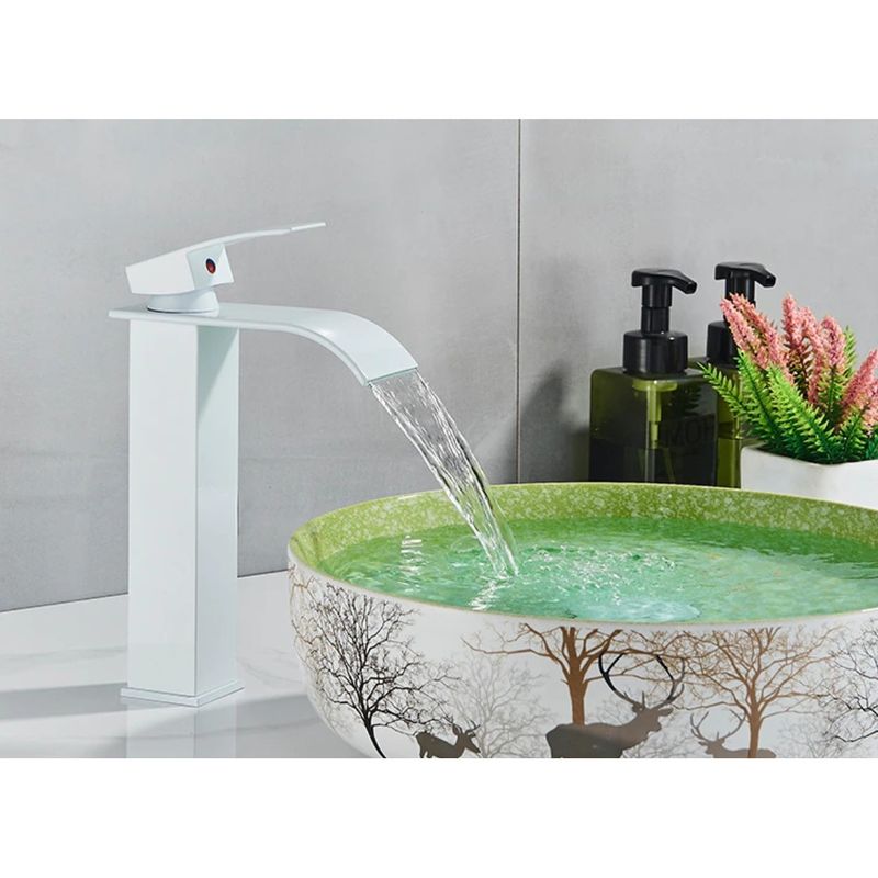 Casa si Gradina - Sanitare - Lavoar baie si accesorii - Baterii sanitare - Baterie chiuveta baie, Blackswan, Tip M161, model alb mat cu pipa tip cascada, dimensiune 25 cm - Infinity.ro