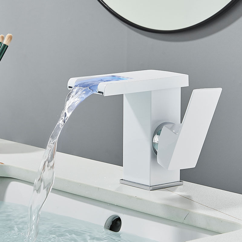 Casa si Gradina - Sanitare - Lavoar baie si accesorii - Baterii sanitare - Baterie chiuveta baie, Blackswan, Tip M190, model alb scurt cu pipa tip cascada si LED, dimensiune 12.5 cm - Infinity.ro