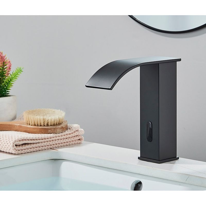 Casa si Gradina - Sanitare - Lavoar baie si accesorii - Baterii sanitare - Baterie chiuveta baie, Blackswan, Tip M183, model negru scurt cu pipa tip cascada si senzor, dimensiune 15 cm - Infinity.ro